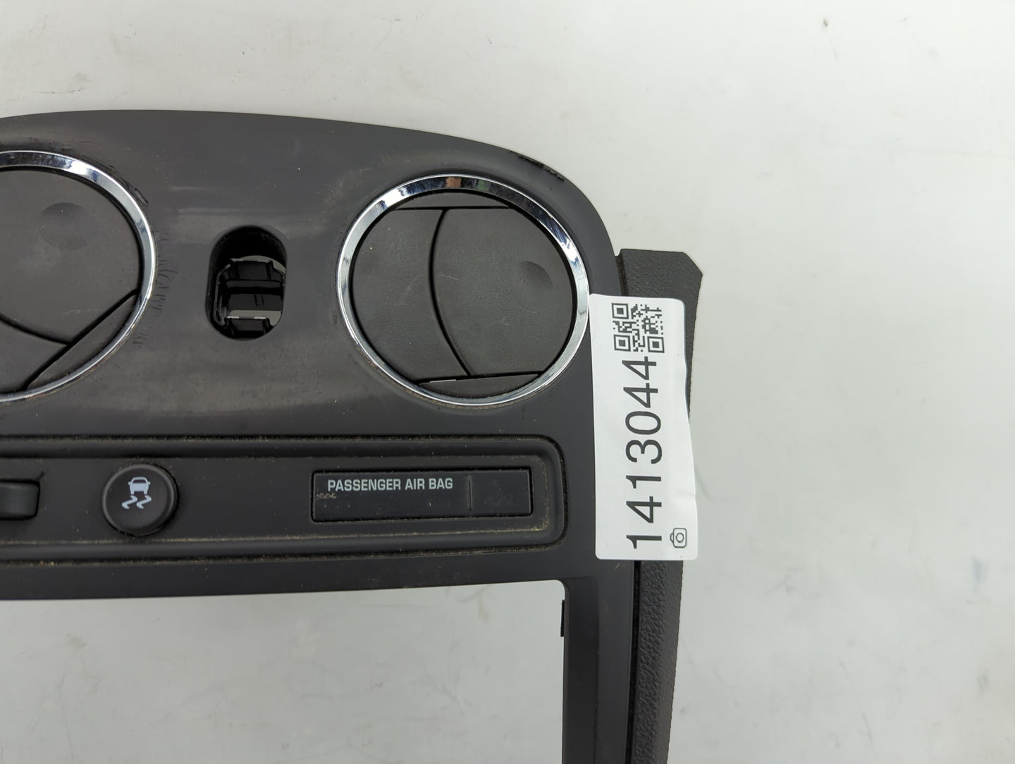 2006 Chevrolet Hhr Information Radio Display Screen Bezel Vents - Oemusedautoparts1.com