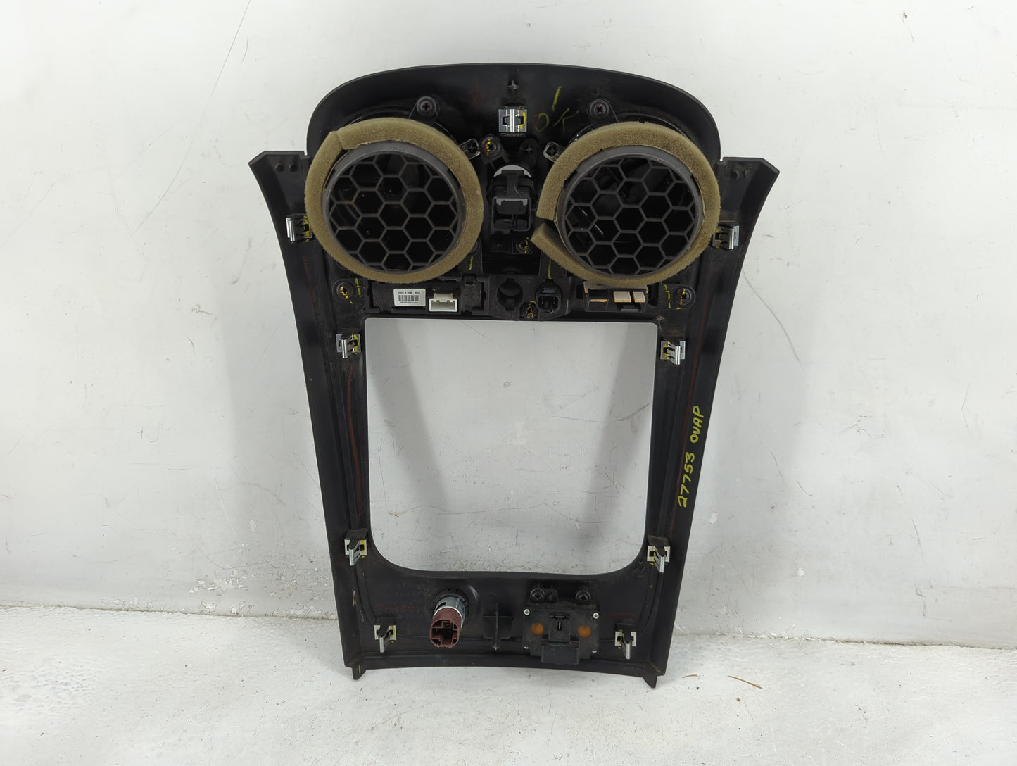 2006 Chevrolet Hhr Information Radio Display Screen Bezel Vents - Oemusedautoparts1.com