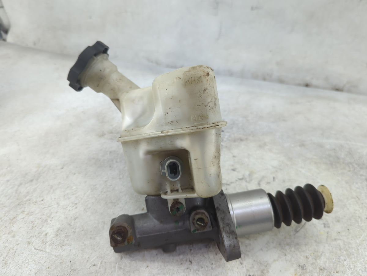 2006-2008 Chevrolet Hhr Brake Master Cylinder 1515697 - Oemusedautoparts1.com