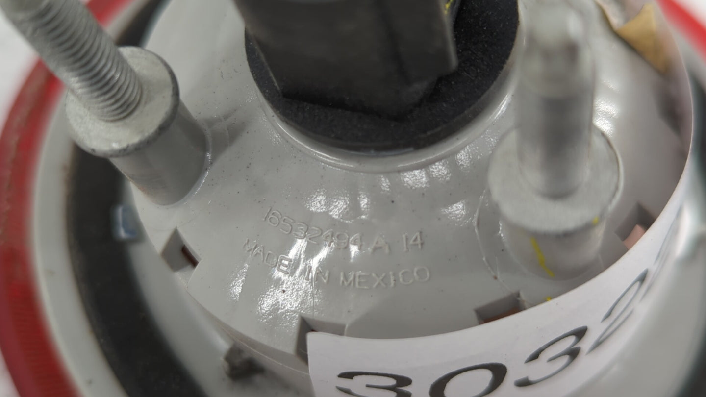 2006-2011 Chevrolet Hhr Tail Light Assembly Passenger Right OEM P/N:15875407 16532494 Fits Fits 2006 2007 2008 2009 2010 201