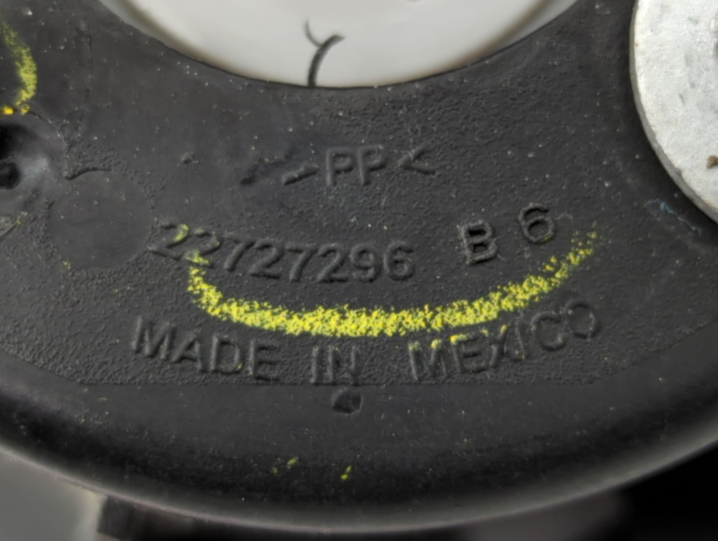 2006-2011 Chevrolet Hhr Tail Light Assembly Driver Left OEM P/N:22727296 1582182, 16532493 Fits Fits 2006 2007 2008 2009 201