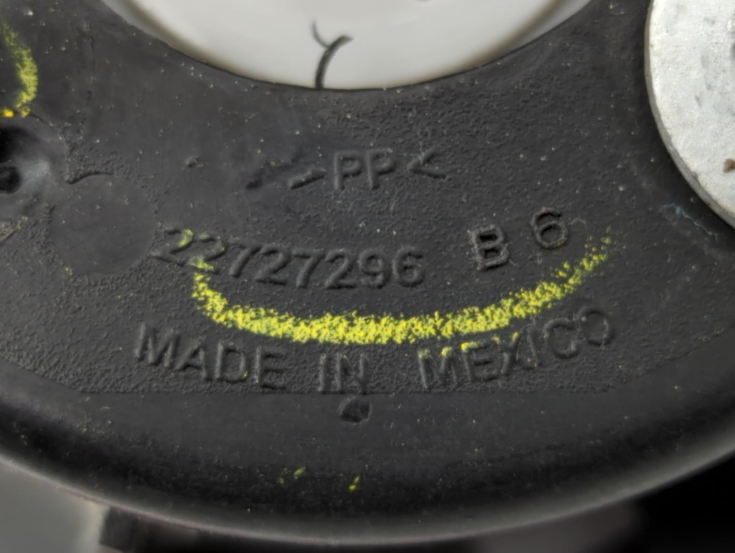 2006-2011 Chevrolet Hhr Tail Light Assembly Driver Left OEM P/N:22727296 1582182, 16532493 Fits Fits 2006 2007 2008 2009 201