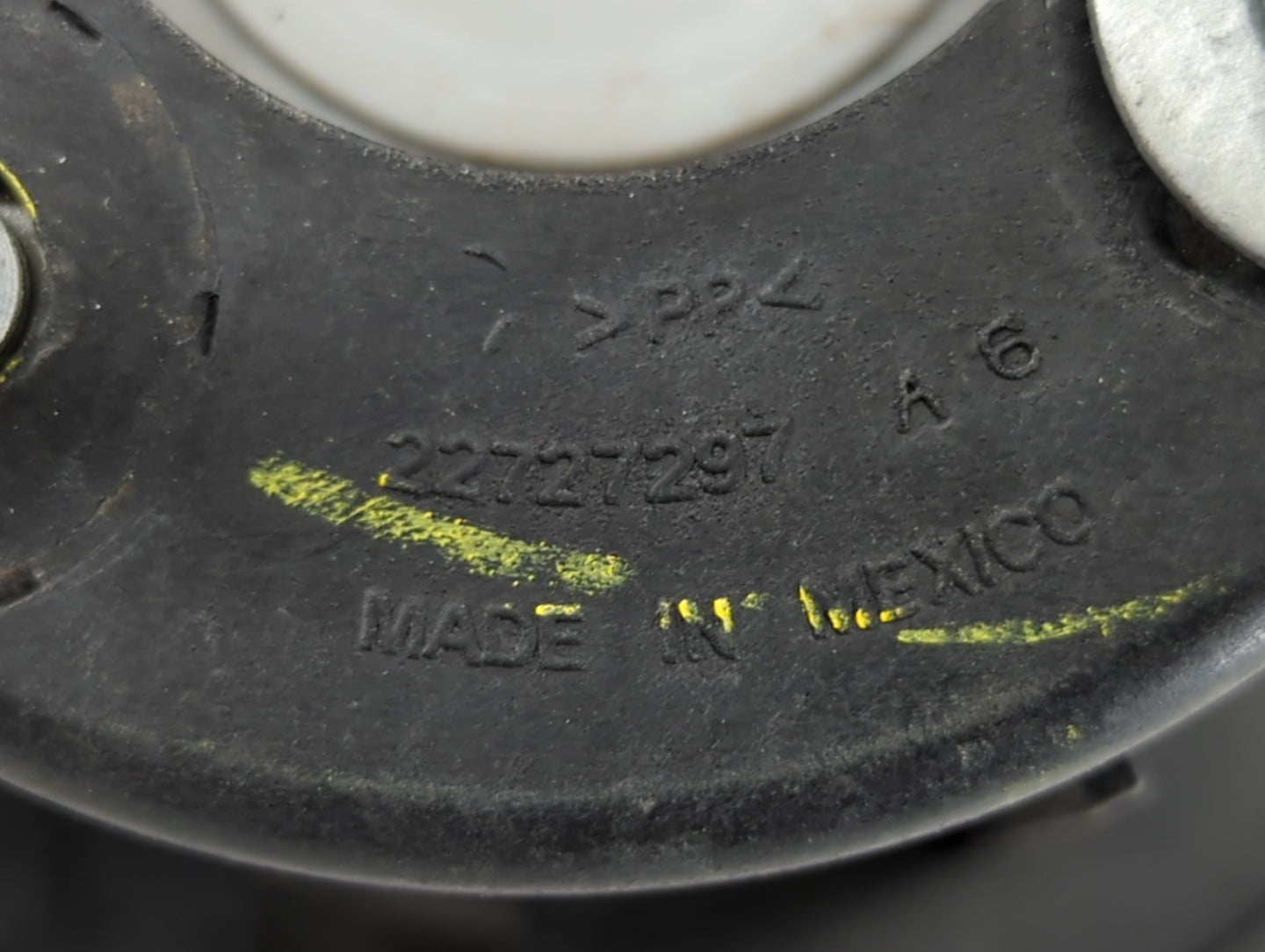 2006-2011 Chevrolet Hhr Tail Light Assembly Passenger Right OEM P/N:22727297 16532494 Fits Fits 2006 2007 2008 2009 2010 201