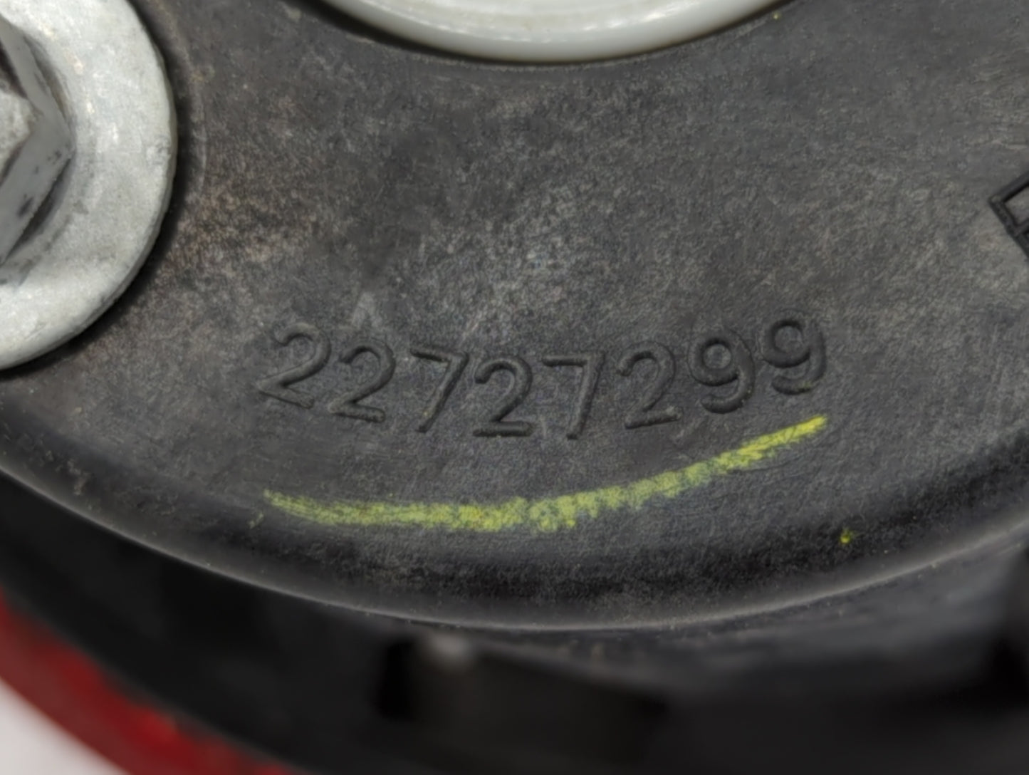 2006-2011 Chevrolet Hhr Tail Light Assembly Passenger Right OEM P/N:22727299 15875485 Fits Fits 2006 2007 2008 2009 2010 201