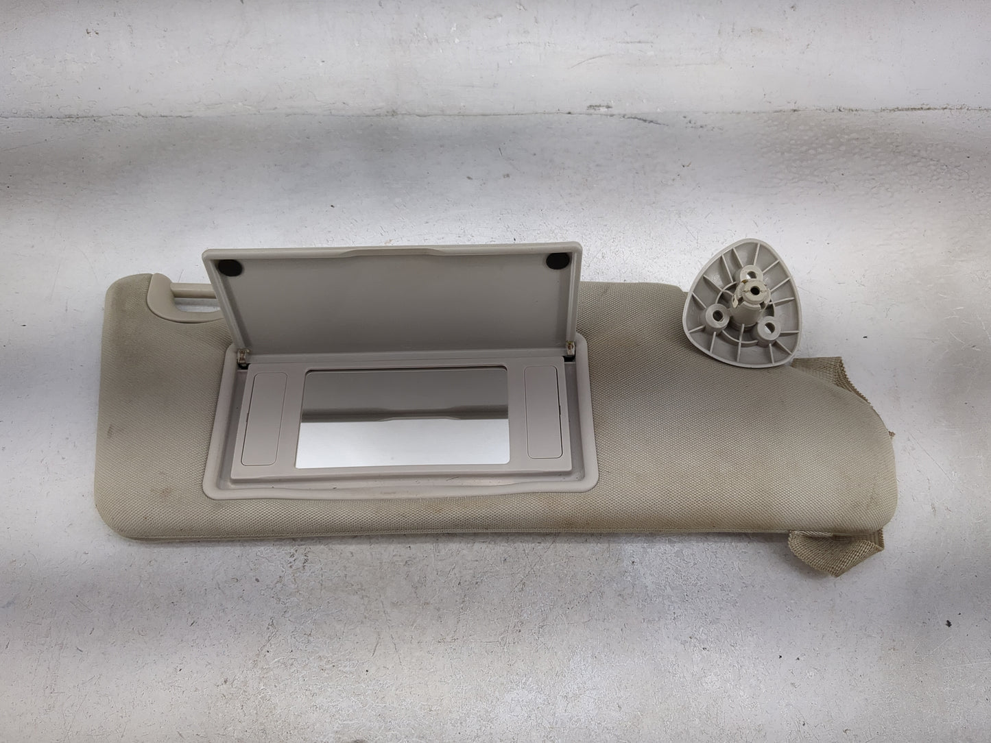 2006-2011 Chevrolet Hhr Sun Visor Shade Replacement Passenger Right Mirror Fits Fits 2006 2007 2008 2009 2010 2011 OEM Used 