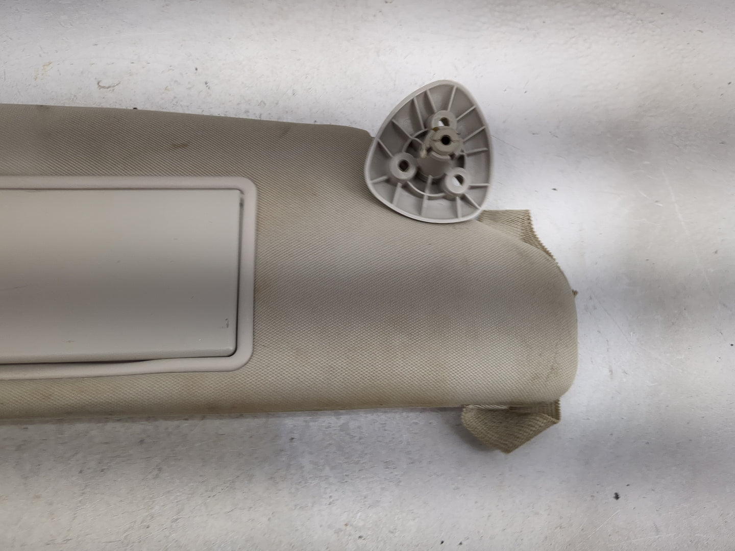 2006-2011 Chevrolet Hhr Sun Visor Shade Replacement Passenger Right Mirror Fits Fits 2006 2007 2008 2009 2010 2011 OEM Used 