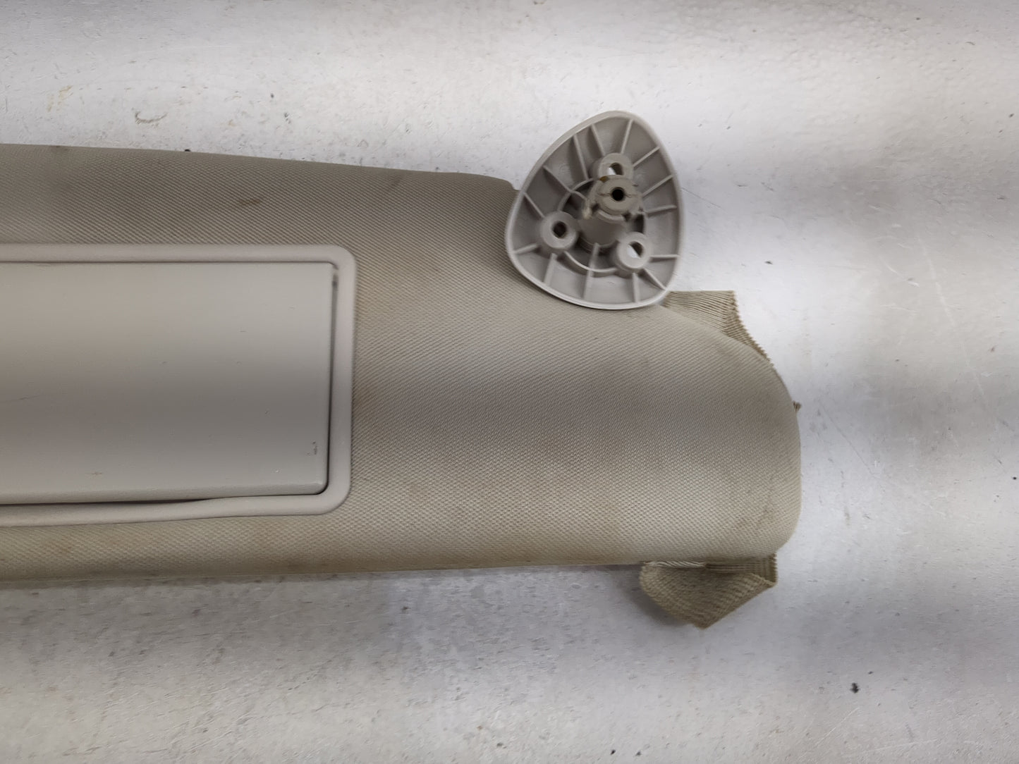 2006-2011 Chevrolet Hhr Sun Visor Shade Replacement Passenger Right Mirror Fits Fits 2006 2007 2008 2009 2010 2011 OEM Used 