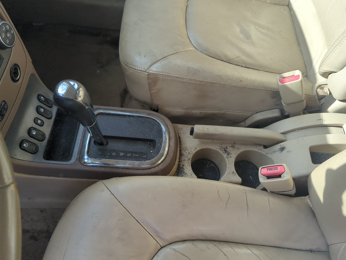 2006-2007 Chevrolet Hhr Center Floor Console Fits Fits 2006 2007 OEM Used Auto Parts - Oemusedautoparts1.com