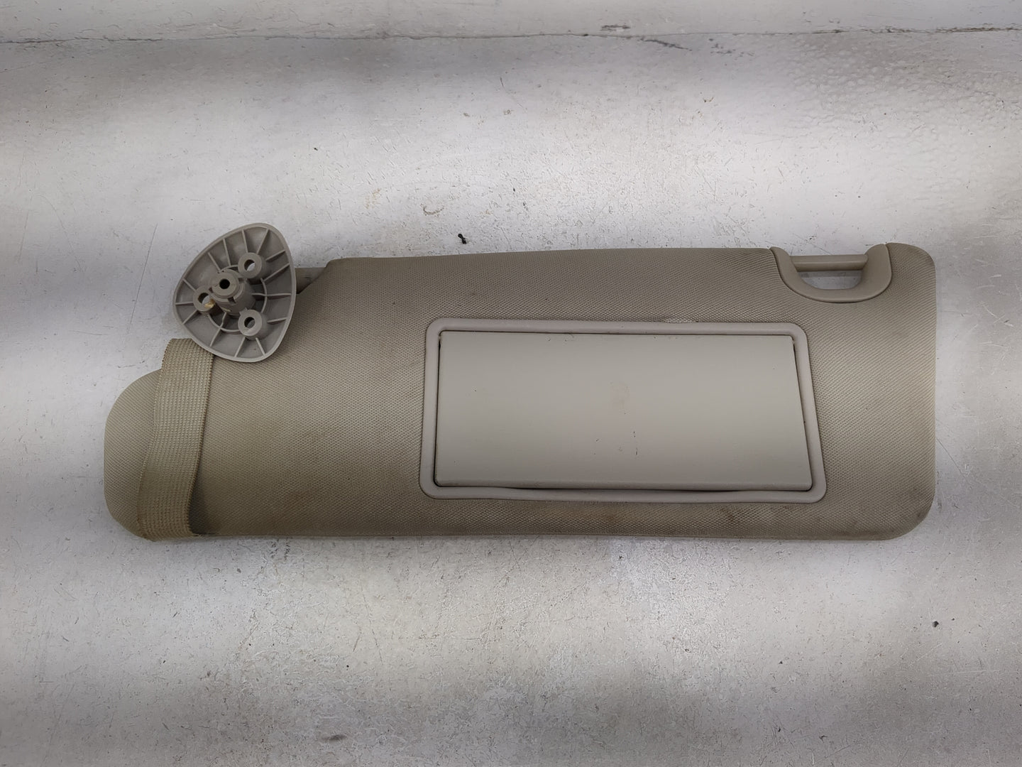 2006-2011 Chevrolet Hhr Sun Visor Shade Replacement Driver Left Mirror Fits Fits 2006 2007 2008 2009 2010 2011 OEM Used Auto