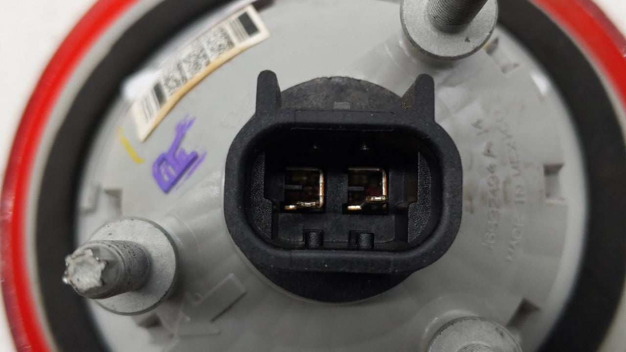 2006 Chevrolet Hhr Tail Light Assembly Passenger Right OEM P/N:15875484 Fits Fits 2007 2008 2009 2010 2011 OEM Used Auto Par