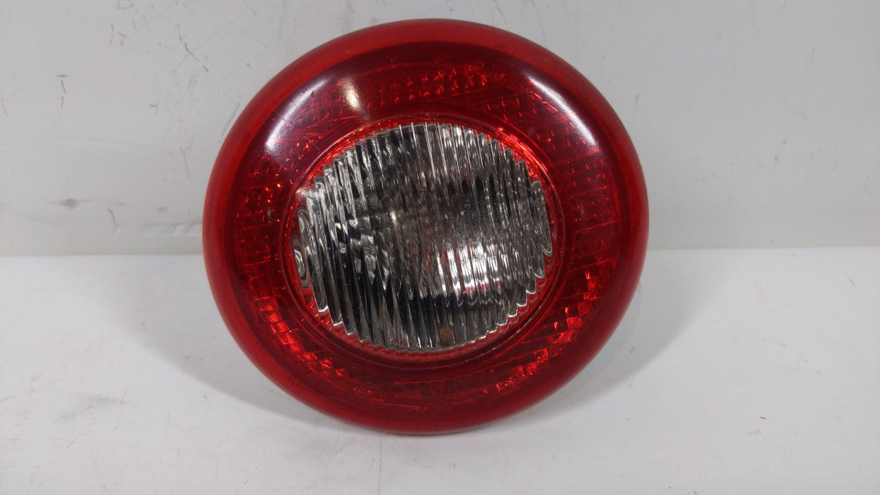 2006 Chevrolet Hhr Tail Light Assembly Passenger Right OEM P/N:25823015 15875484 Fits Fits 2007 2008 2009 2010 2011 OEM Used
