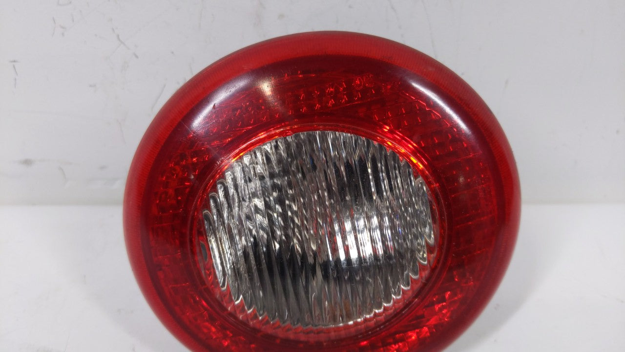 2006 Chevrolet Hhr Tail Light Assembly Passenger Right OEM P/N:25823015 15875484 Fits Fits 2007 2008 2009 2010 2011 OEM Used