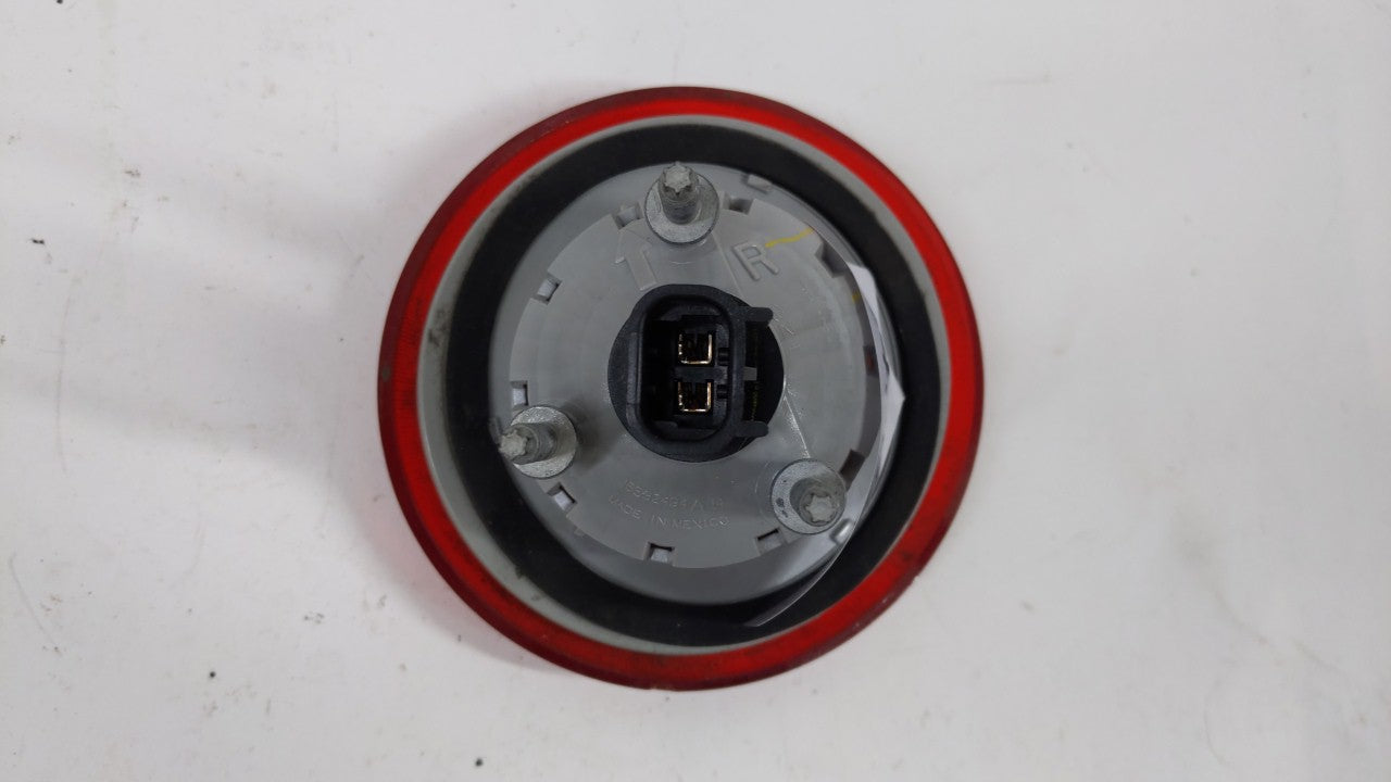 2006 Chevrolet Hhr Tail Light Assembly Passenger Right OEM P/N:25823015 15875484 Fits Fits 2007 2008 2009 2010 2011 OEM Used