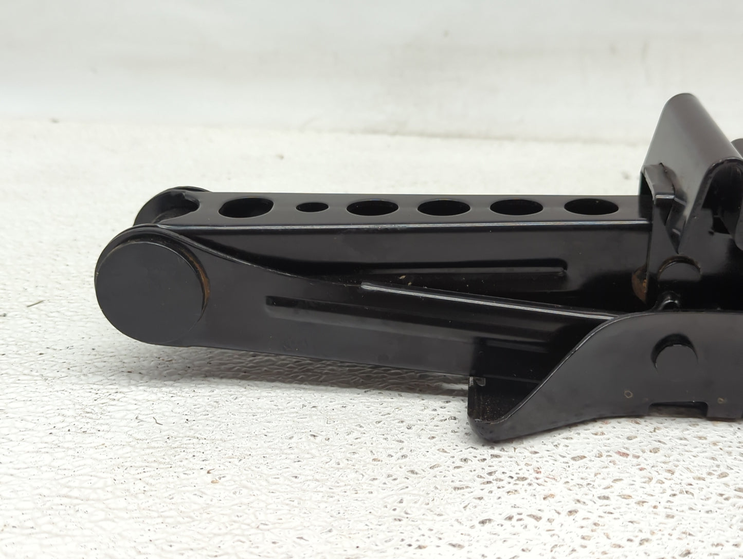 2006 Chevrolet Impala Spare Scissor Car Jack 1079443 - Oemusedautoparts1.com