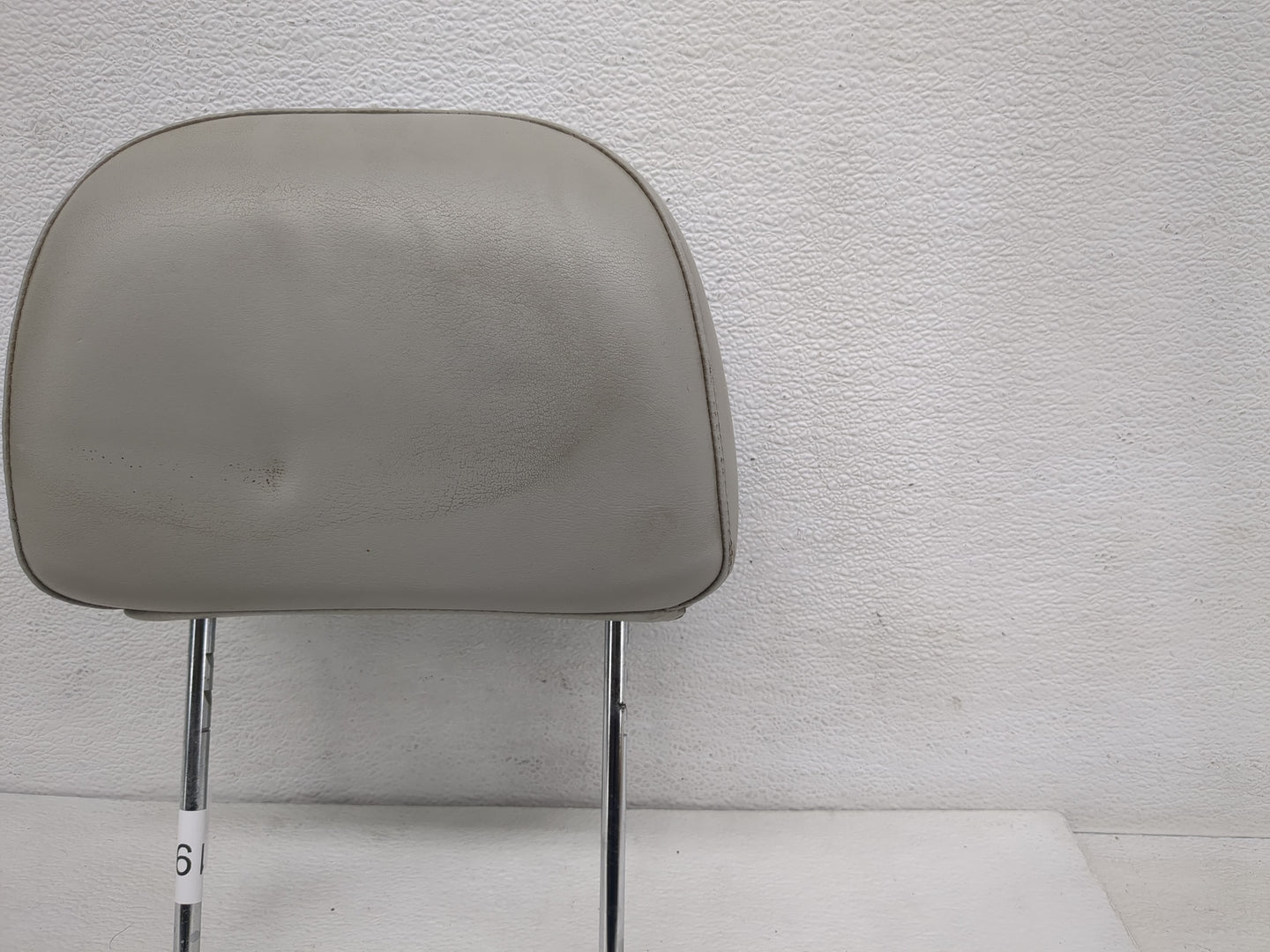 2006-2008 Chevrolet Impala Headrest Head Rest Front Driver Passenger Seat Fits Fits 2006 2007 2008 OEM Used Auto Parts - Oem
