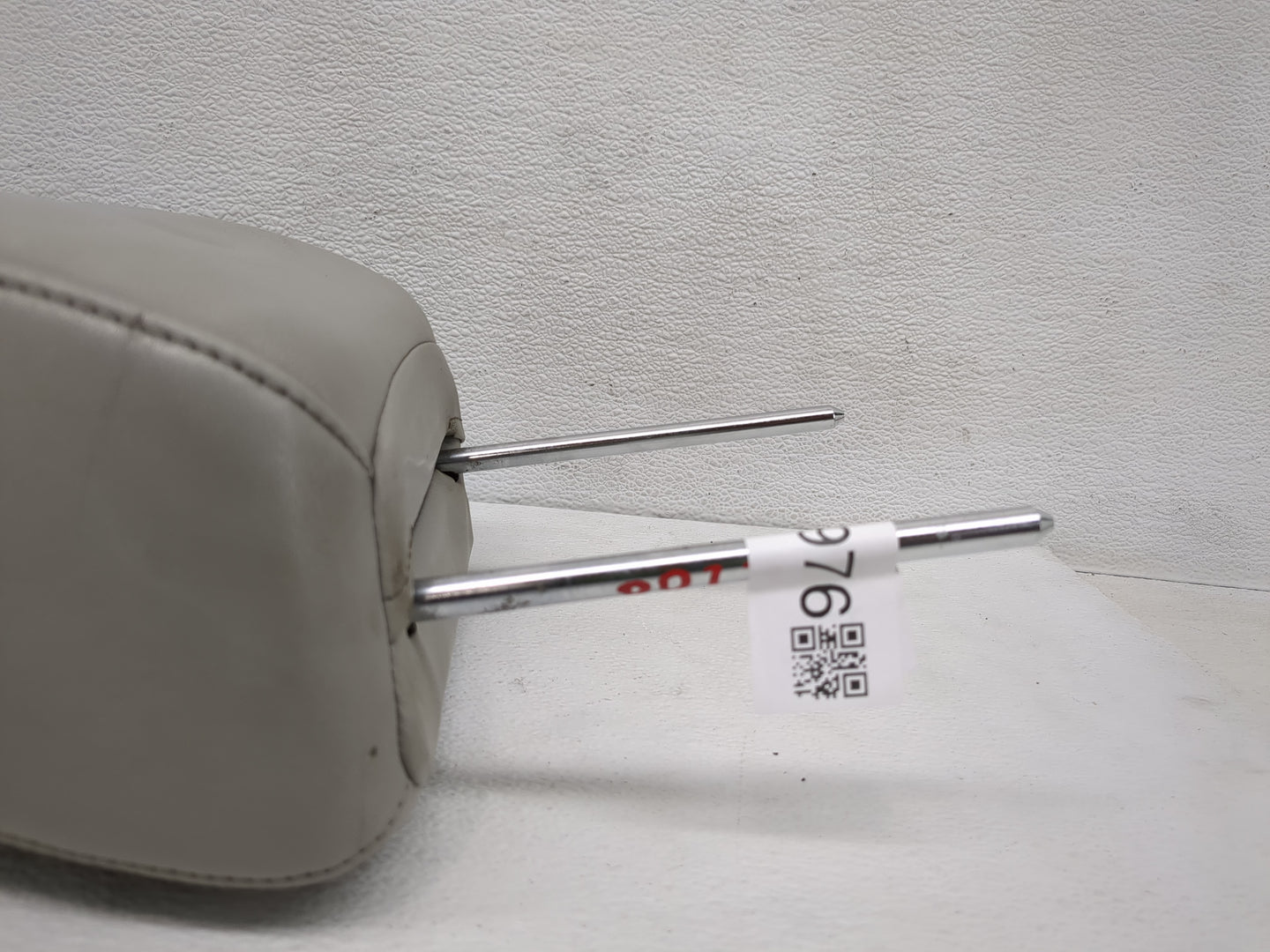 2006-2008 Chevrolet Impala Headrest Head Rest Front Driver Passenger Seat Fits Fits 2006 2007 2008 OEM Used Auto Parts - Oem