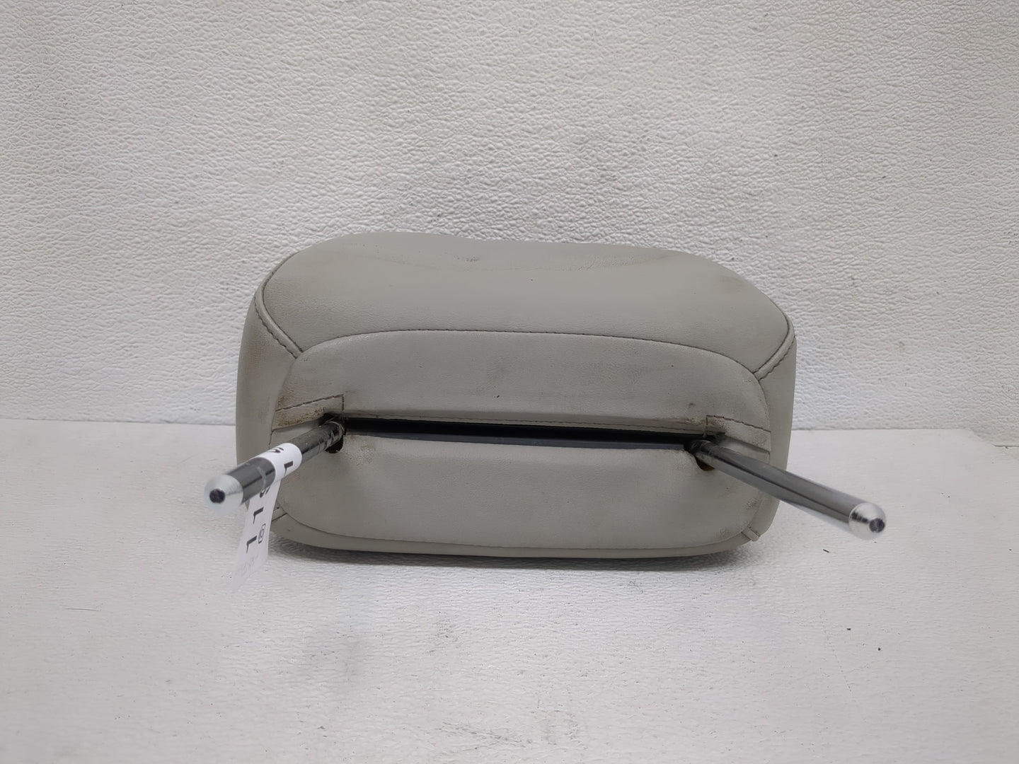 2006-2008 Chevrolet Impala Headrest Head Rest Front Driver Passenger Seat Fits Fits 2006 2007 2008 OEM Used Auto Parts - Oem