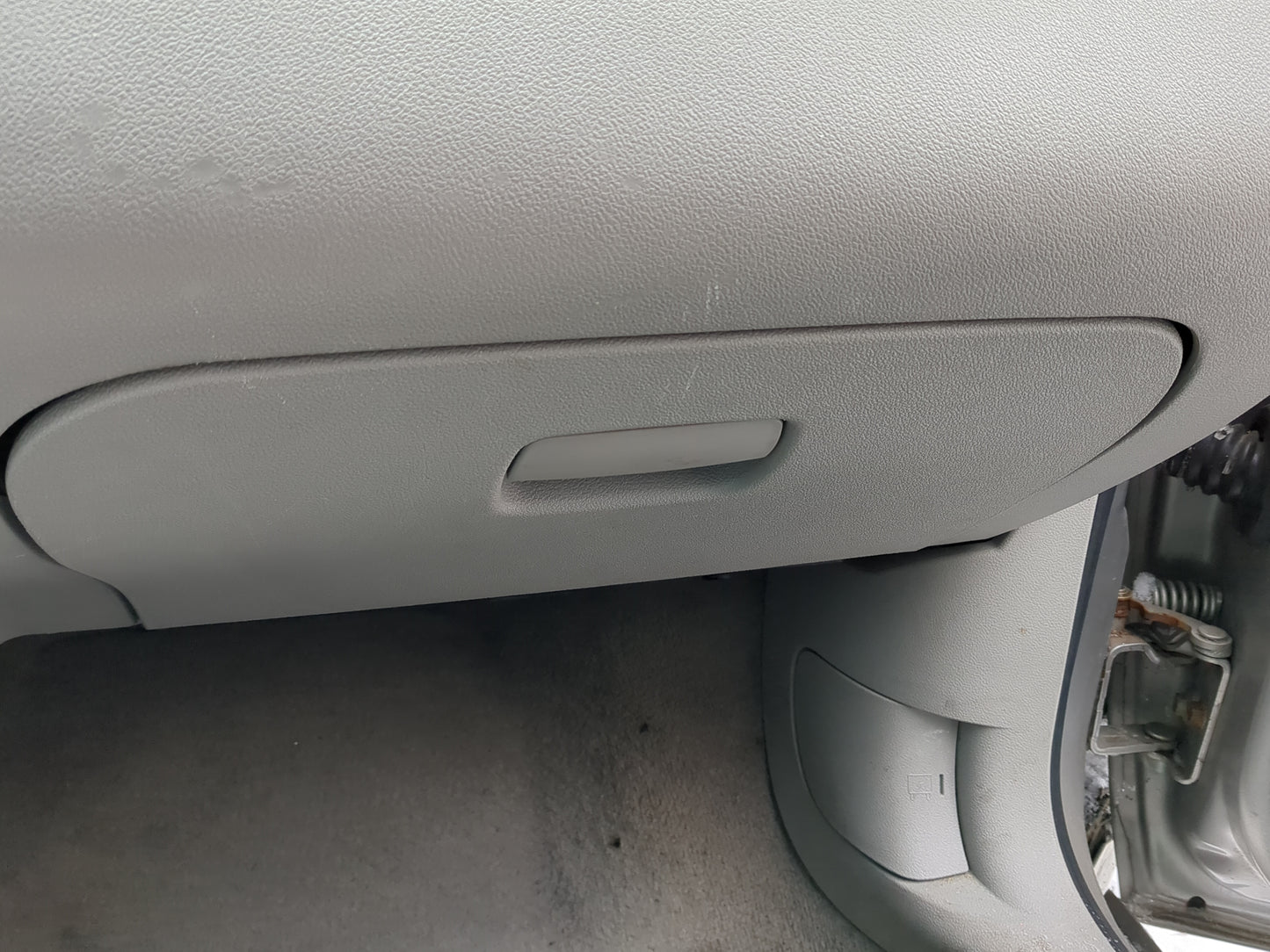 2006 Chevrolet Impala Passenger Glove Box Door Storage Compartment - Oemusedautoparts1.com