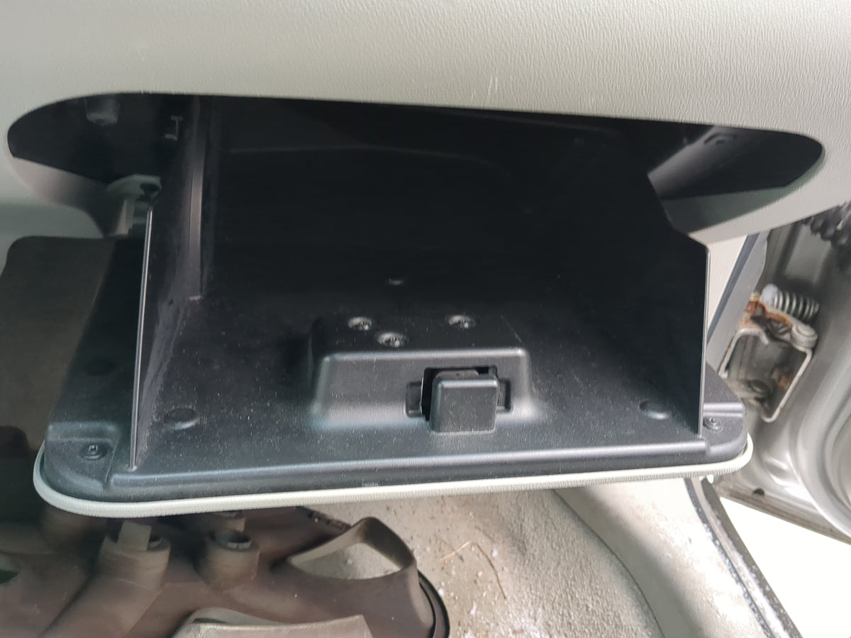 2006 Chevrolet Impala Passenger Glove Box Door Storage Compartment 1259666 - Oemusedautoparts1.com