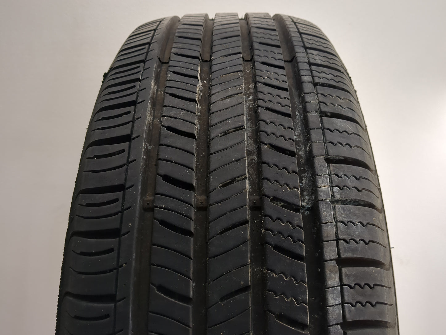 Used Tire 225/60R17 KUMHO SOLUS TA11 99T - Tread Depth 10/32 - Oemusedautoparts1.com