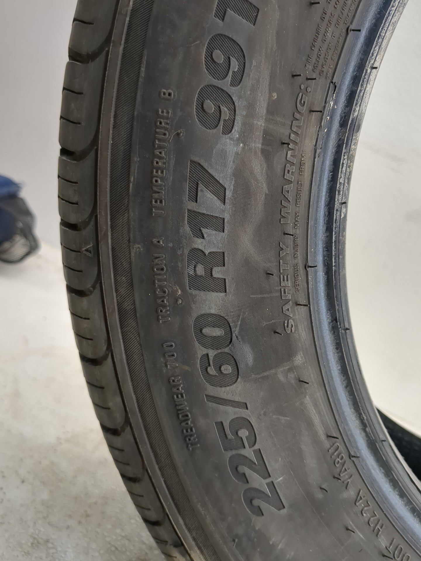 Used Tire 225/60R17 KUMHO SOLUS TA11 99T - Tread Depth 10/32 - Oemusedautoparts1.com