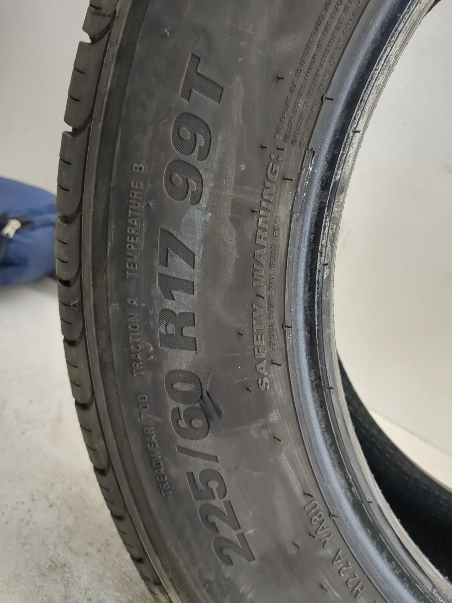 Used Tire 225/60R17 KUMHO SOLUS TA11 99T - Tread Depth 10/32 - Oemusedautoparts1.com