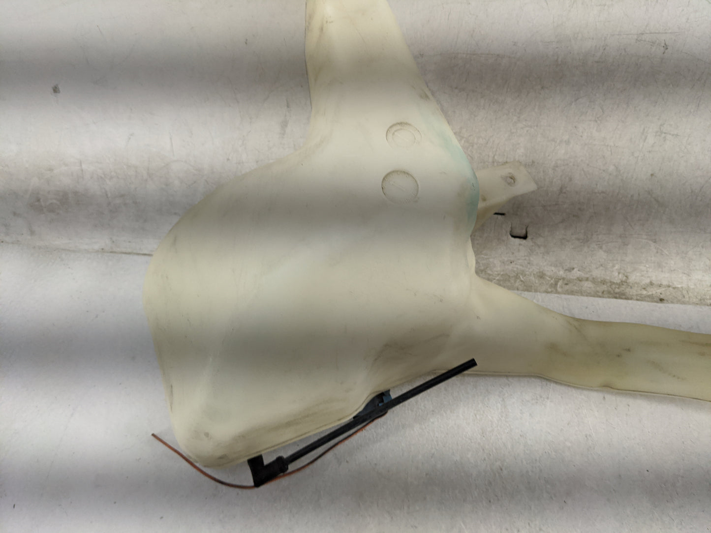2006-2016 Chevrolet Impala Windshield Washer Fluid Reservoir Bottle Oem 1467088 - Oemusedautoparts1.com