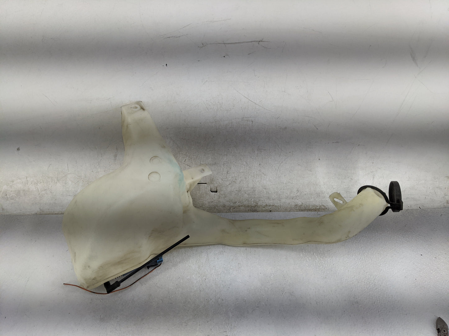 2006-2016 Chevrolet Impala Windshield Washer Fluid Reservoir Bottle Oem 1467088 - Oemusedautoparts1.com