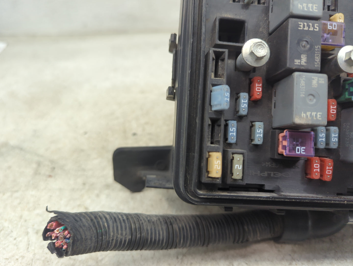 2006 Chevrolet Impala Fusebox Fuse Box Panel Relay Module P/N:15483115 15493472 Fits OEM Used Auto Parts - Oemusedautoparts1