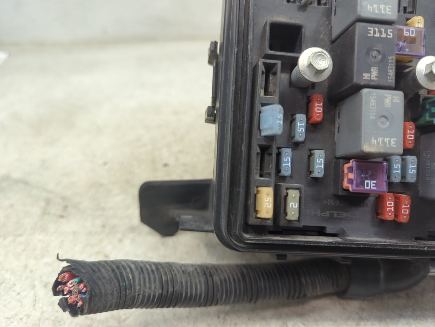 2006 Chevrolet Impala Fusebox Fuse Box Panel Relay Module P/N:15483115 15493472 Fits OEM Used Auto Parts - Oemusedautoparts1