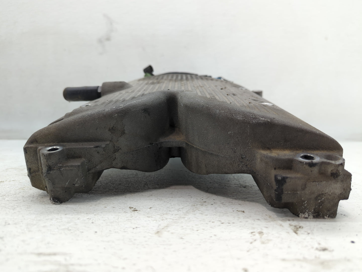 2006-2007 Chevrolet Impala Air Intake Manifold P/N:12598057 Fits Fits 2006 2007 OEM Used Auto Parts - Oemusedautoparts1.com