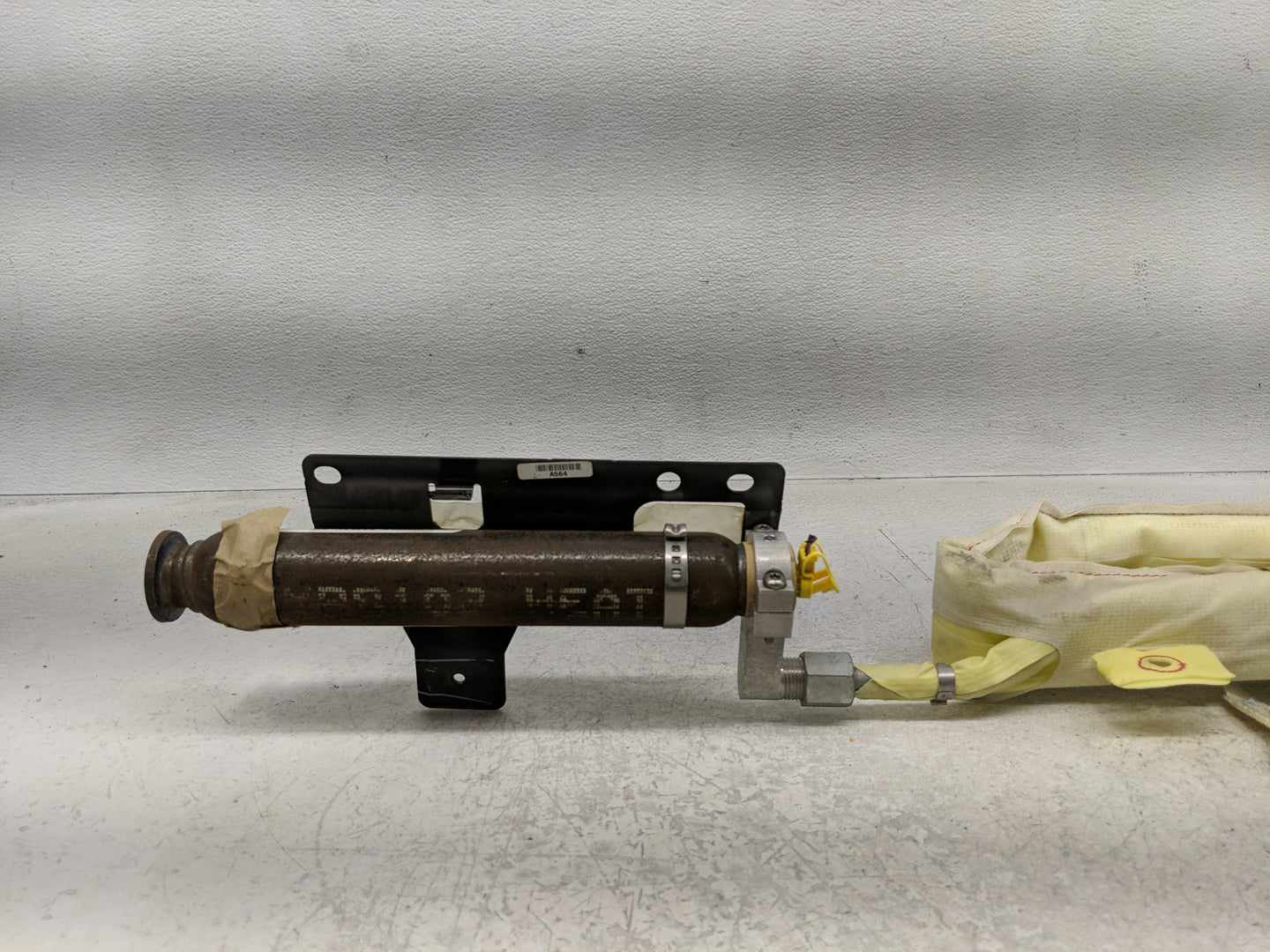 2006 Chevrolet Kc Air Bag Driver Left Steering Wheel Mounted P/N:30361916A Fits OEM Used Auto Parts - Oemusedautoparts1.com