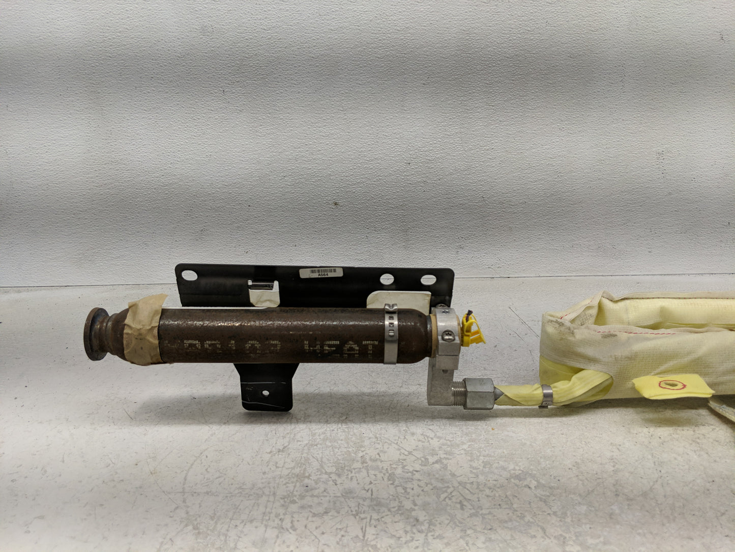 2006 Chevrolet Kc Air Bag Driver Left Steering Wheel Mounted P/N:30361916A Fits OEM Used Auto Parts - Oemusedautoparts1.com