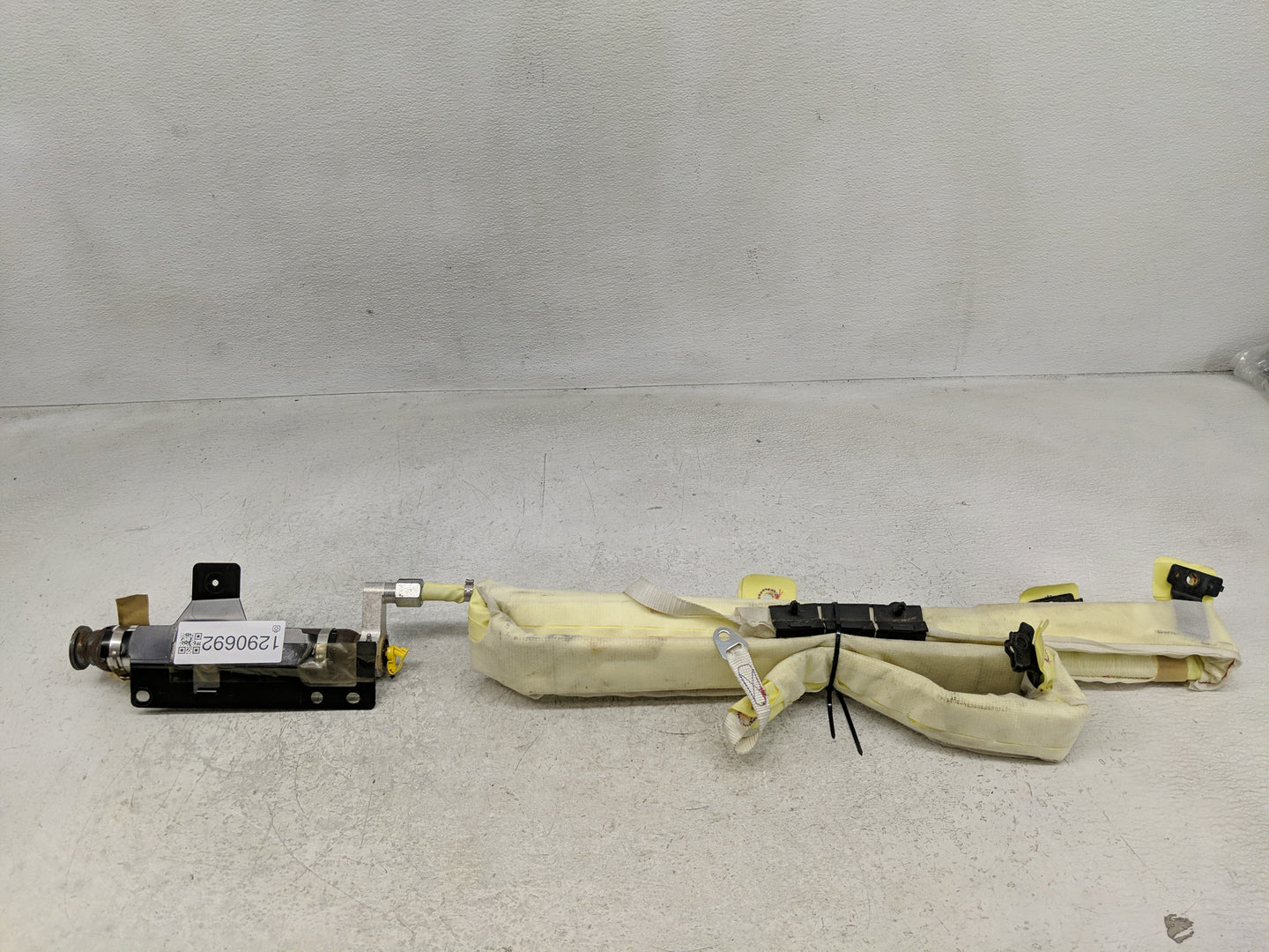 2006 Chevrolet Kc Air Bag Driver Left Steering Wheel Mounted P/N:30361916A Fits OEM Used Auto Parts - Oemusedautoparts1.com