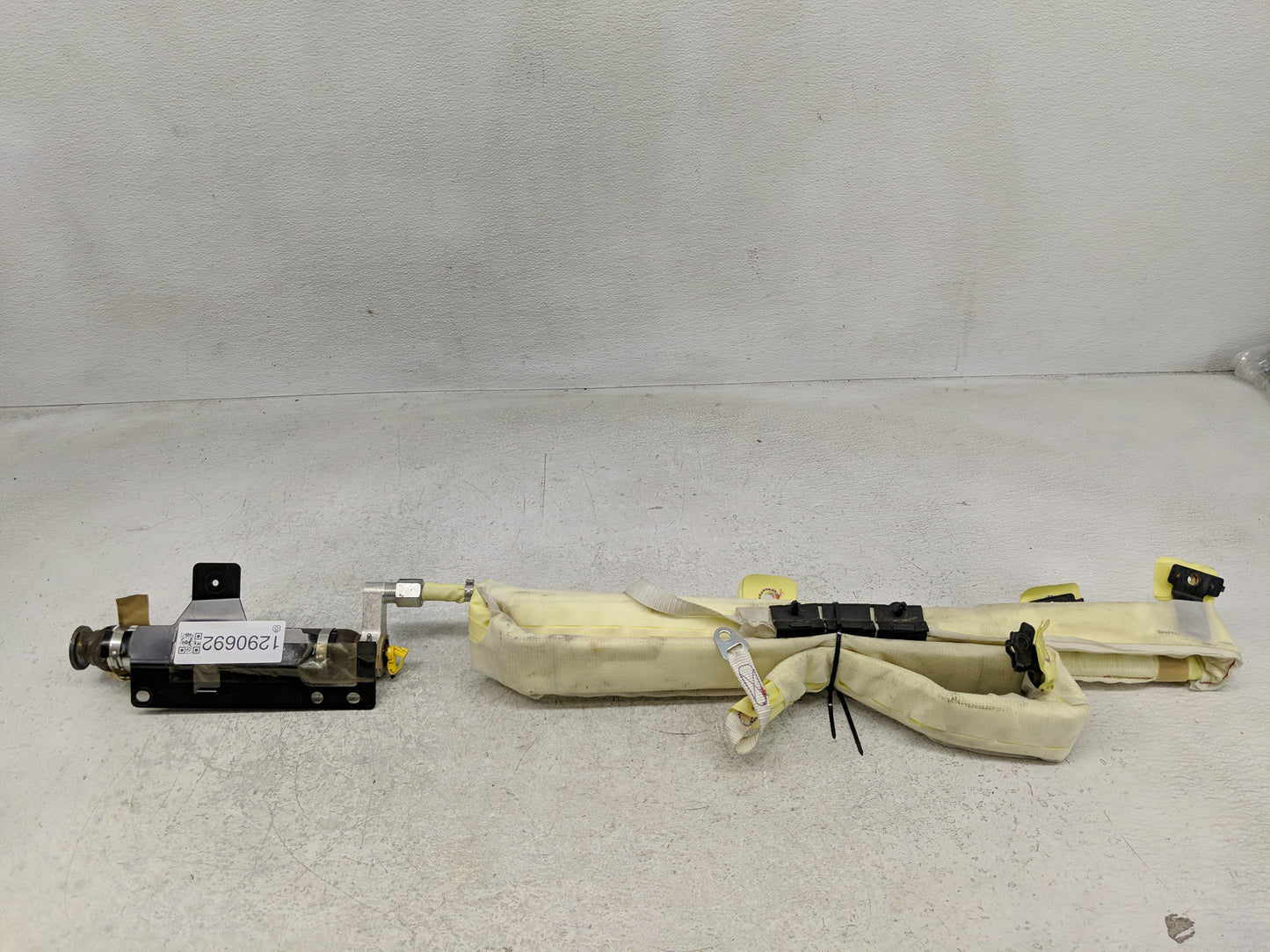 2006 Chevrolet Kc Air Bag Driver Left Steering Wheel Mounted P/N:30361916A Fits OEM Used Auto Parts - Oemusedautoparts1.com