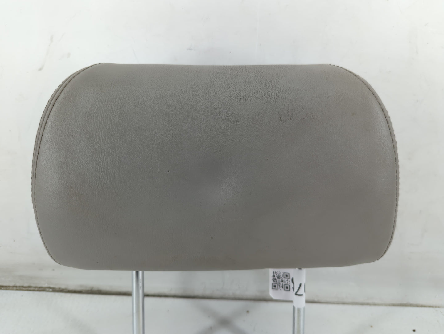 2005-2006 Chevrolet Malibu Headrest Head Rest Front Driver Passenger Seat Fits Fits 2005 2006 OEM Used Auto Parts - Oemuseda