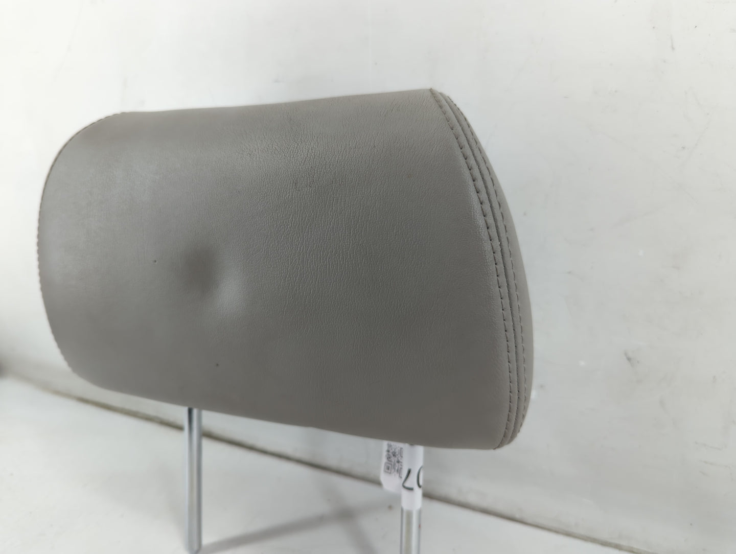 2005-2006 Chevrolet Malibu Headrest Head Rest Front Driver Passenger Seat Fits Fits 2005 2006 OEM Used Auto Parts - Oemuseda