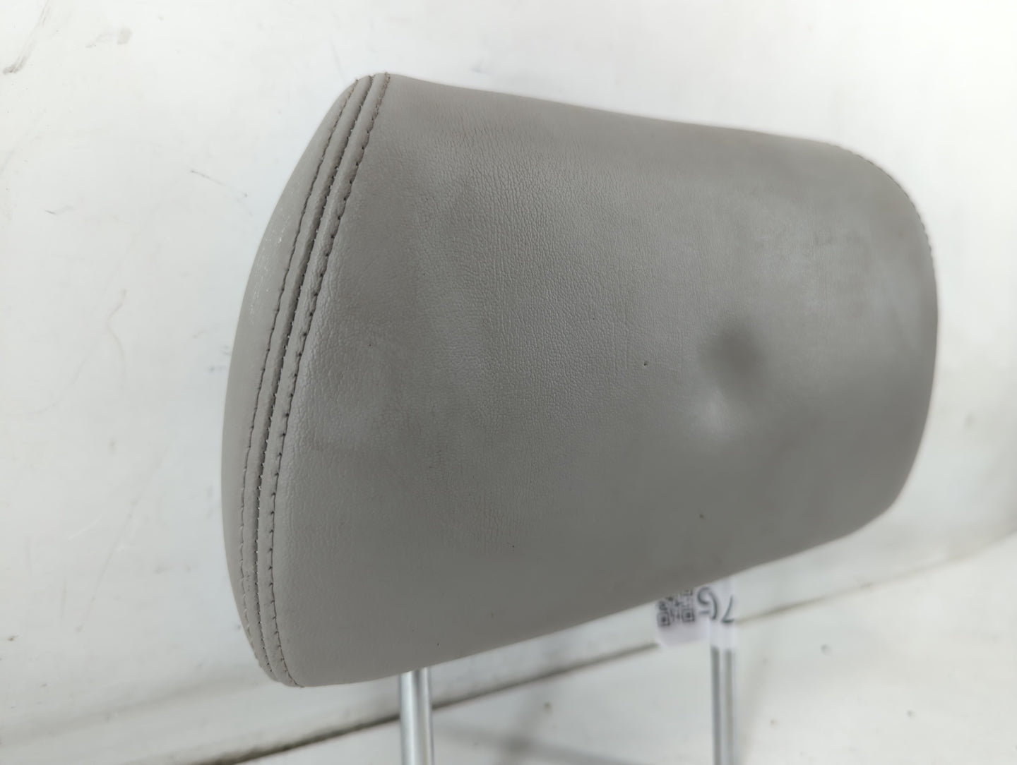 2005-2006 Chevrolet Malibu Headrest Head Rest Front Driver Passenger Seat Fits Fits 2005 2006 OEM Used Auto Parts - Oemuseda