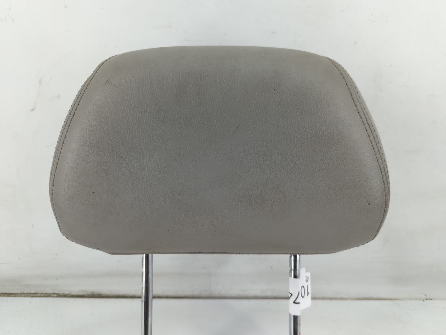 2005-2006 Chevrolet Malibu Headrest Head Rest Front Driver Passenger Seat Fits Fits 2005 2006 OEM Used Auto Parts - Oemuseda