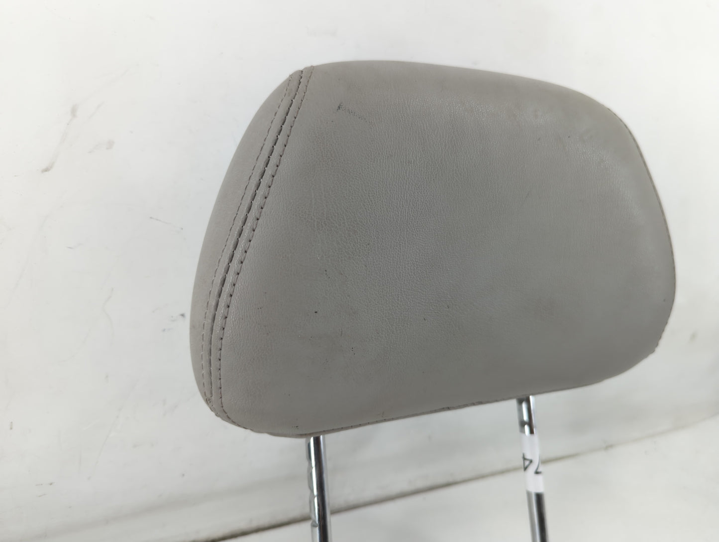 2005-2006 Chevrolet Malibu Headrest Head Rest Front Driver Passenger Seat Fits Fits 2005 2006 OEM Used Auto Parts - Oemuseda
