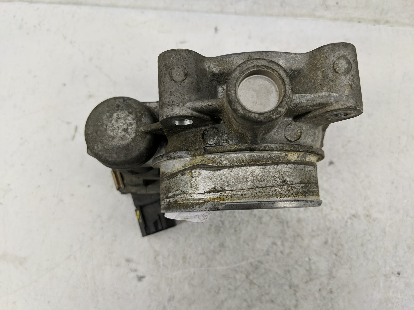 2006-2010 Chevrolet Malibu Throttle Body P/N:12577029 Fits Fits 2006 2007 2008 2009 2010 2011 OEM Used Auto Parts - Oemuseda