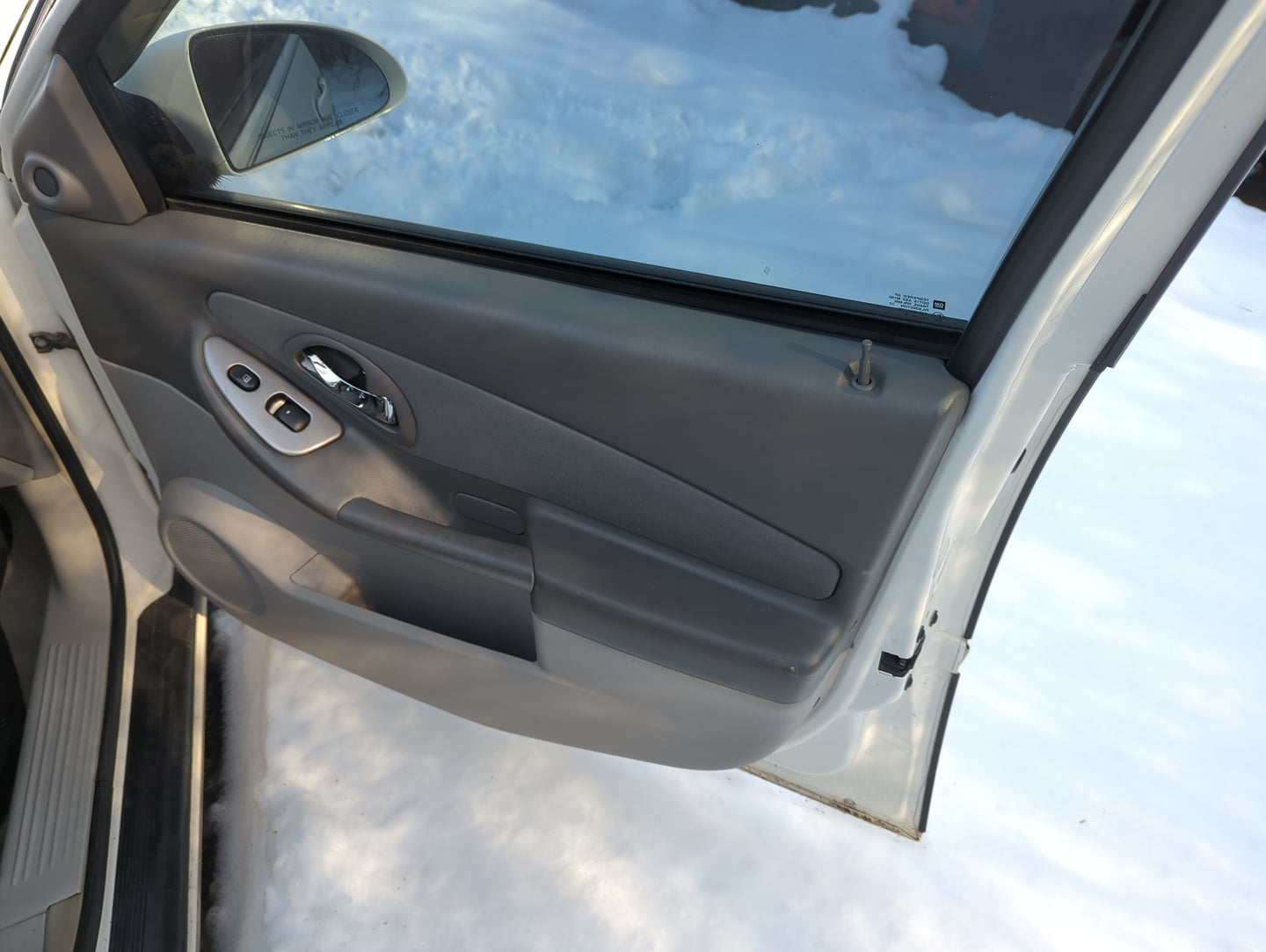 2006 Chevrolet Malibu Front Right Passenger Interior Door Panel Trim 1272124 - Oemusedautoparts1.com