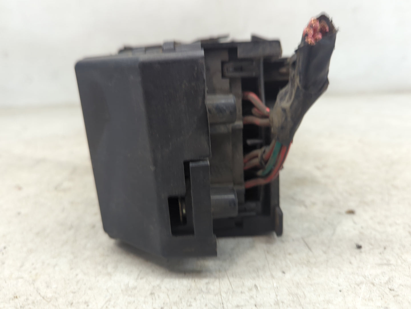 2006 Chevrolet Malibu Fusebox Fuse Box Panel Relay Module P/N:15328897 15328896, 15328807, 12177236, 12177234, 12177238 Fits