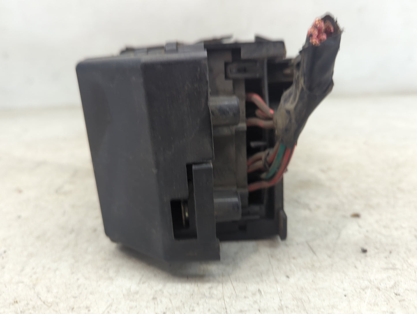 2006 Chevrolet Malibu Fusebox Fuse Box Panel Relay Module P/N:15328897 15328896, 15328807, 12177236, 12177234, 12177238 Fits