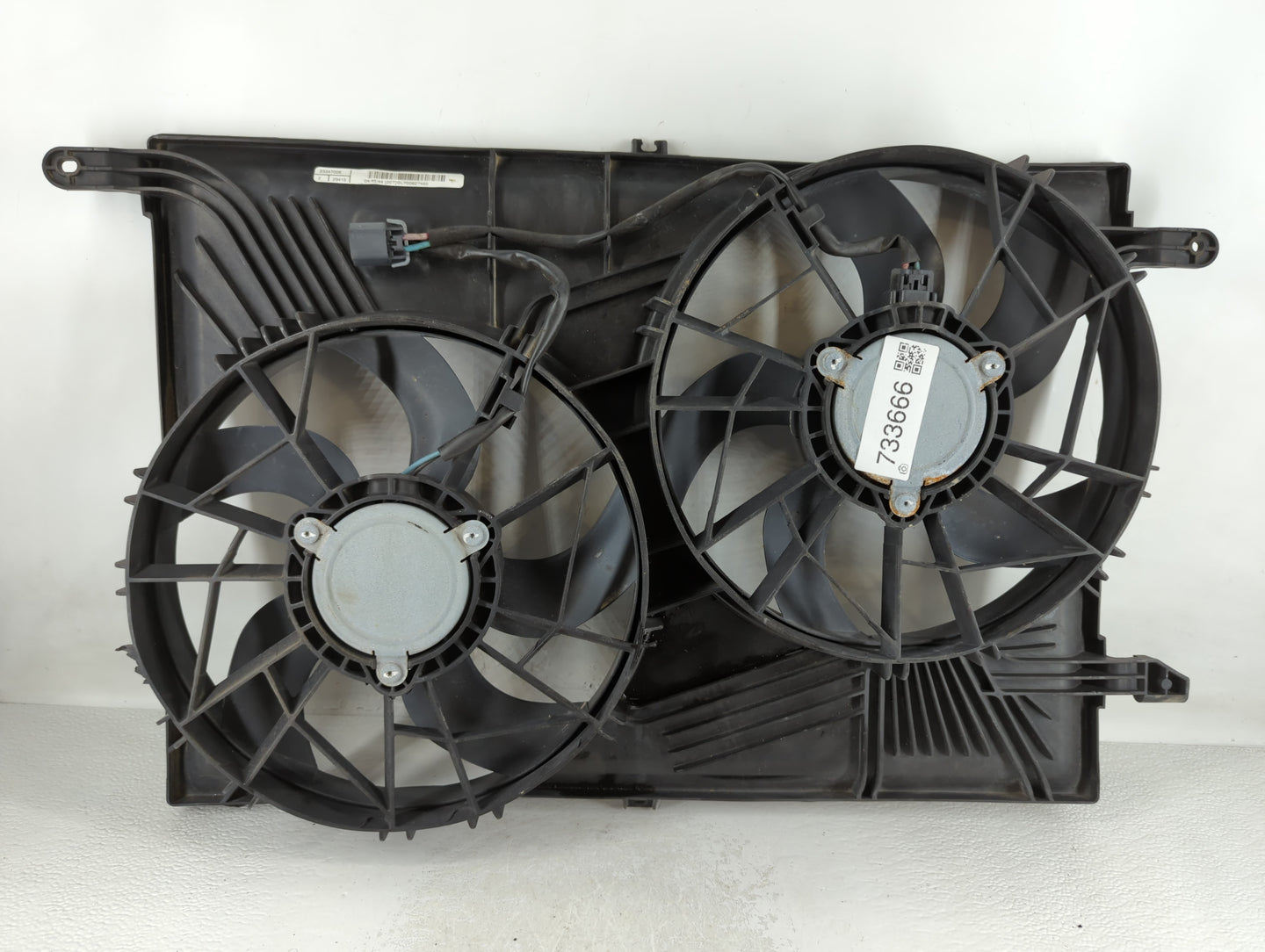 2004-2012 Chevrolet Malibu Left Radiator Fan Motor Assembly 733666 - Oemusedautoparts1.com