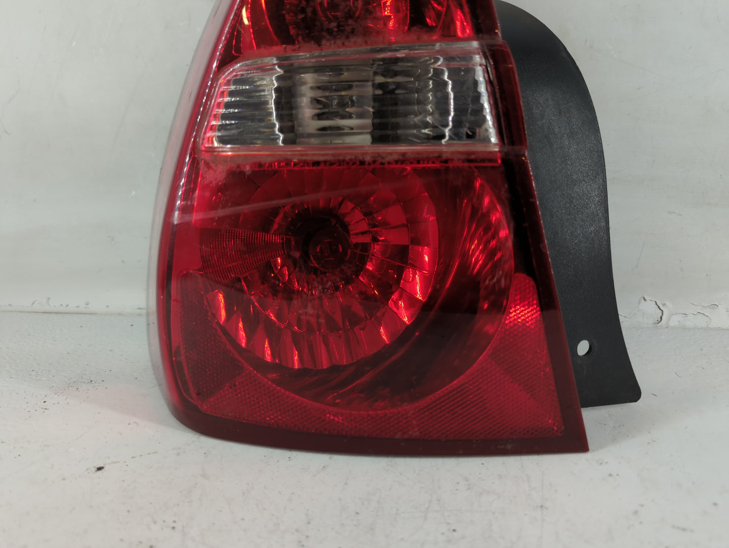 2004-2008 Chevrolet Malibu Rear Center Lid Brake Light Tail Light Fits Fits 2004 2005 2006 2007 2008 OEM Used Auto Parts - O