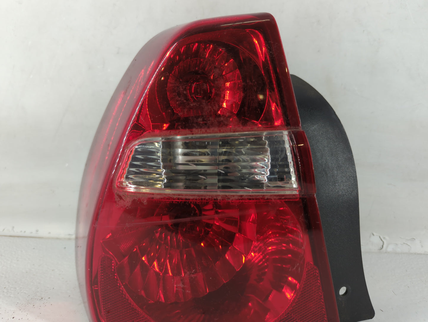 2004-2008 Chevrolet Malibu Rear Center Lid Brake Light Tail Light Fits Fits 2004 2005 2006 2007 2008 OEM Used Auto Parts - O