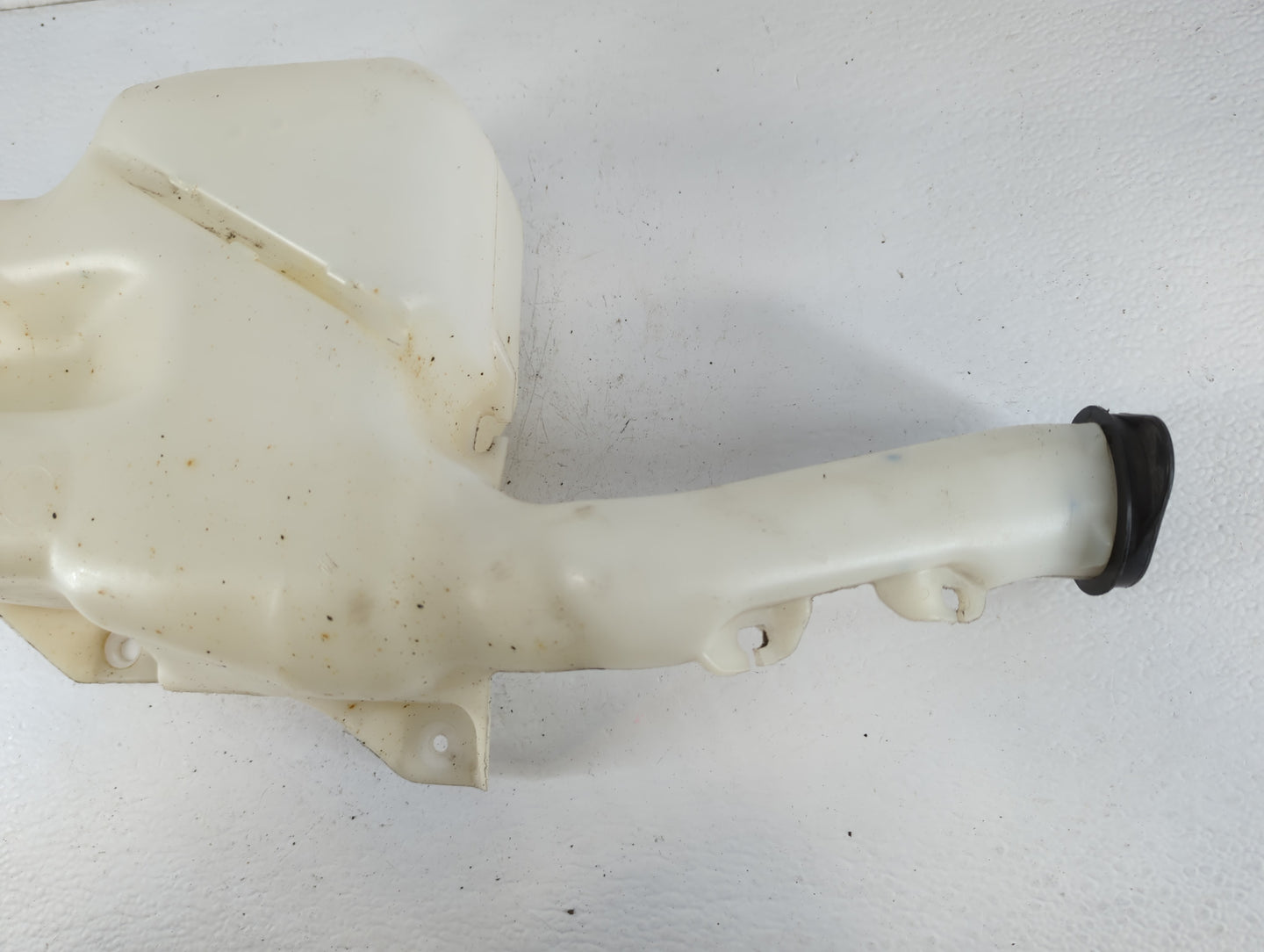 2004-2008 Chevrolet Malibu Windshield Washer Fluid Reservoir Bottle Oem - Oemusedautoparts1.com