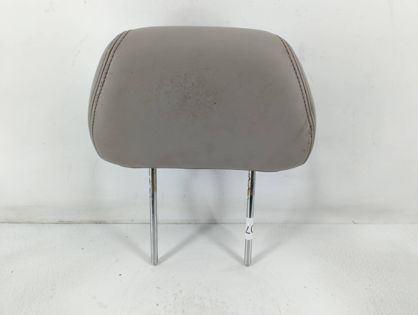 2005-2006 Chevrolet Malibu Headrest Head Rest Front Driver Passenger Seat Fits Fits 2005 2006 OEM Used Auto Parts - Oemuseda