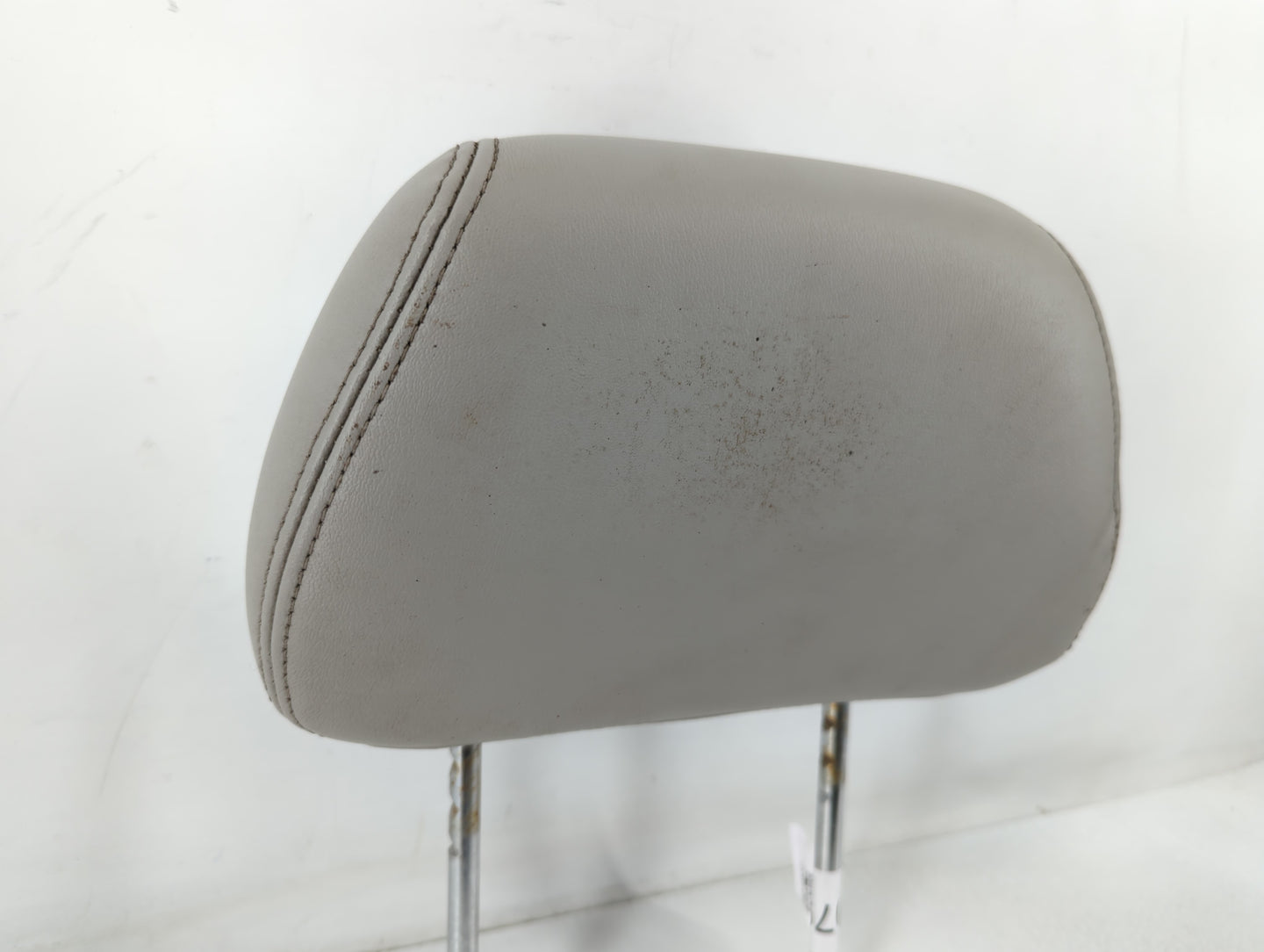 2005-2006 Chevrolet Malibu Headrest Head Rest Front Driver Passenger Seat Fits Fits 2005 2006 OEM Used Auto Parts - Oemuseda